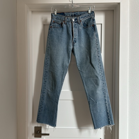 Authentic Vintage Levi 501 Jeans - Picture 2 of 9